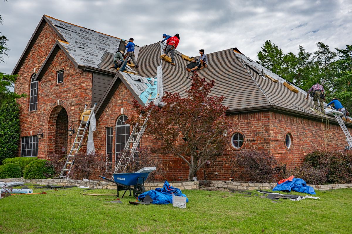 The Ridgeline Roofing Co. team at work